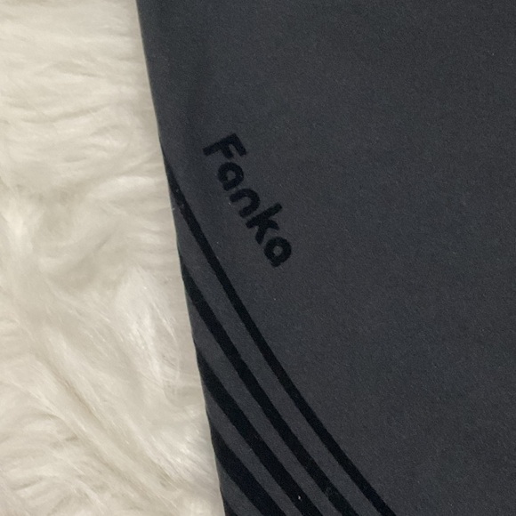 FANKA Body Sculpt Capri Leggings / Small / Black / (Reversible Wear) - Picture 3 of 5